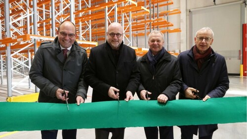 Alexander Wagner and Jürgen Vormann, Managing Directors of Infraserv Höchst, were joined by Klaus Alberti and Andreas Brockmeyer, Managing Directors of Infraserv Logistics GmbH (from left), in the symbolic commissioning of the new hazardous substances warehouse at Industriepark Höchst. © Infraserv GmbH & Co. Höchst KG, 2022