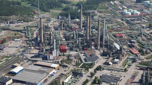 Neste's complex refinery in Porvoo, Finland, offers excellent opportunities for transforming and reusing existing assets and processes for new purposes, such as upgrading liquefied waste plastic into high-quality petrochemical feedstock. Source: Neste