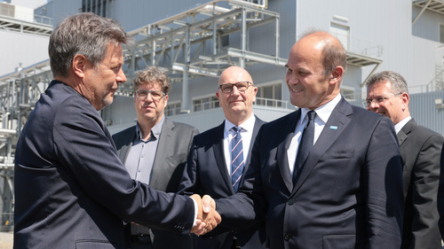 Battery Materials meets Recycling“ on June 29, 2023 at BASF in Schwarzheide, Germany. From left to right: Robert Habeck, Federal Minister for Economic Affairs and Climate Action, Dr. Martin Brudermüller, Chairman of the Board of Executive Directors of BASF SE